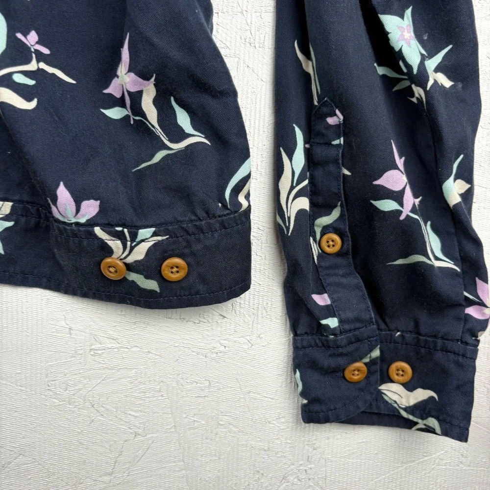 Duluth Trading Company Floral Tencel Printed Wrap Shirt Large Biodegradable Luxe - Picture 9 of 11